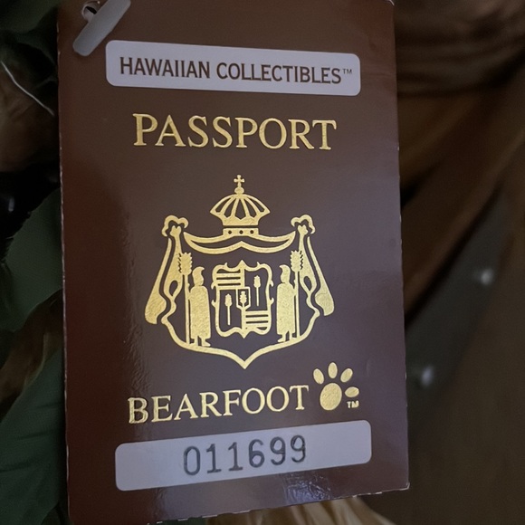 Hawaiian Collectibles Passport Bearfoot Hoku plush stuffed bear like new - Picture 2 of 5